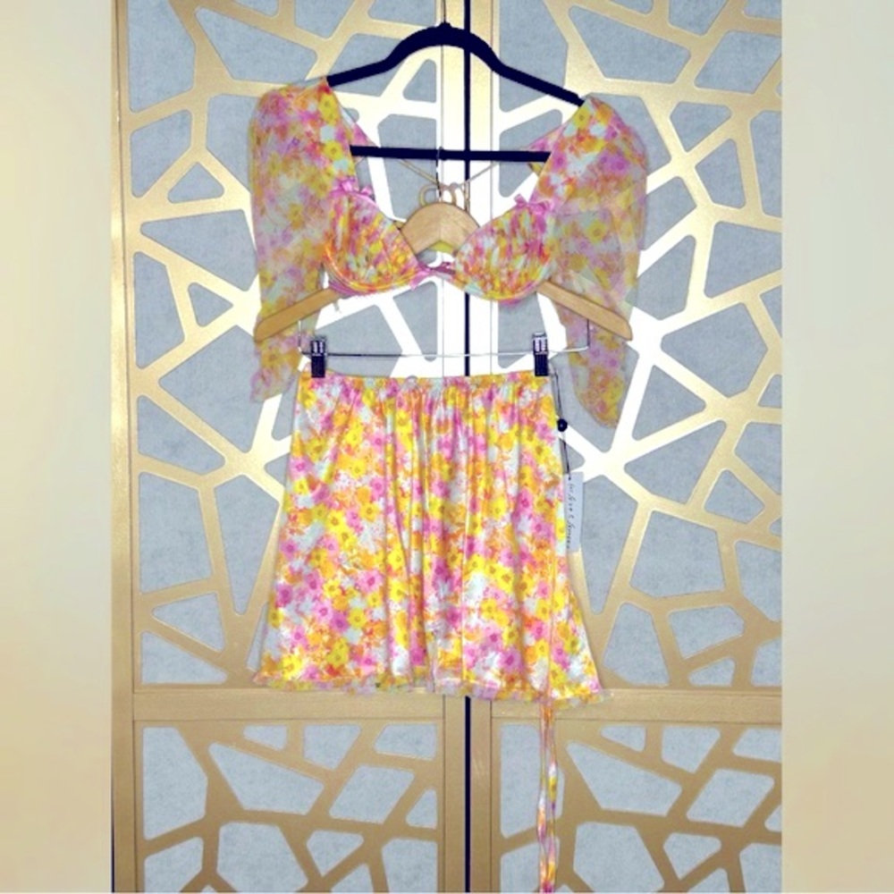 For Love & Lemons
Multicolor Satin Floral Top & Skirt‎ Set - Picture 5 of 12
